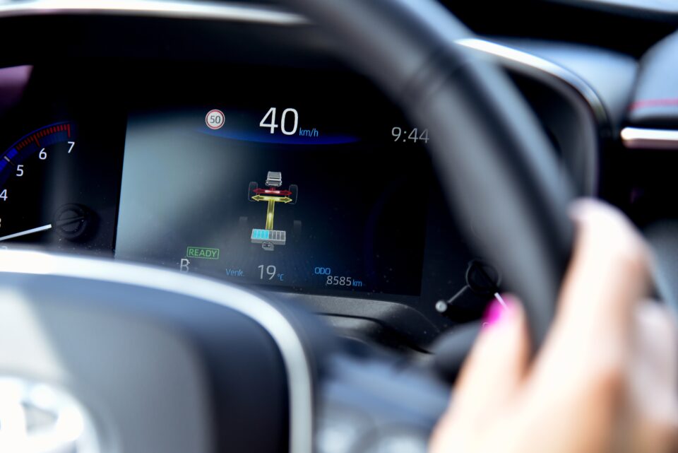 Tableau de bord affichant des informations sur l'état du véhicule.