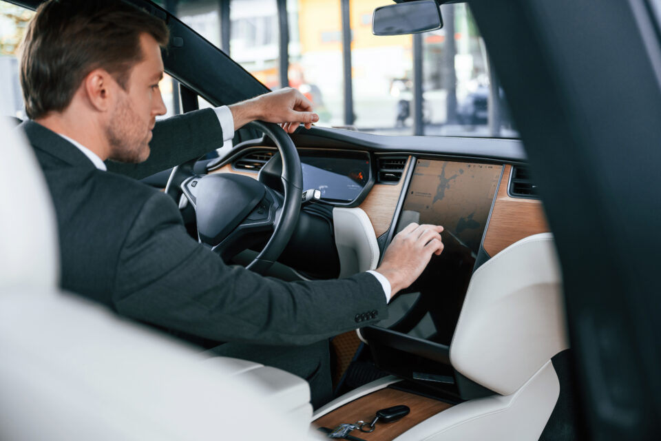 Conseils pour planifier efficacement vos trajets en voiture électrique